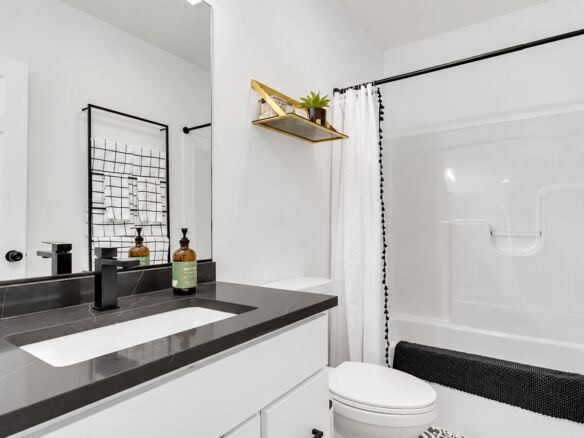 Harding House bathroom tub shower