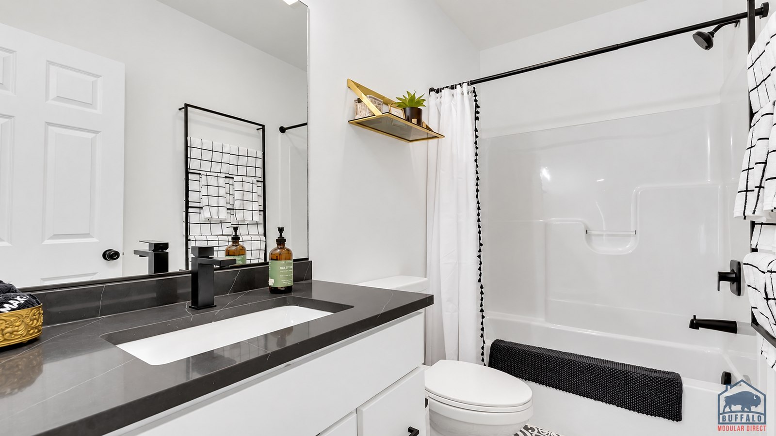 Harding House bathroom tub shower